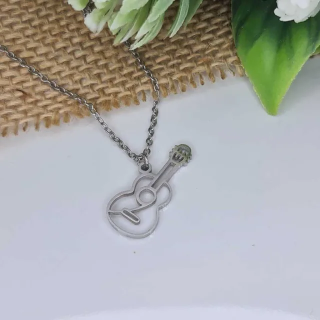 ACOUSTIC GUITAR NECKLACE