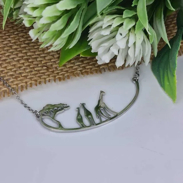 GIRAFFE SCENE NECKLACE