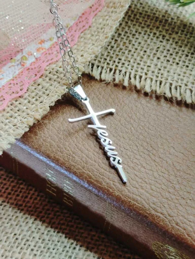 JESUS CROSS NECKLACE