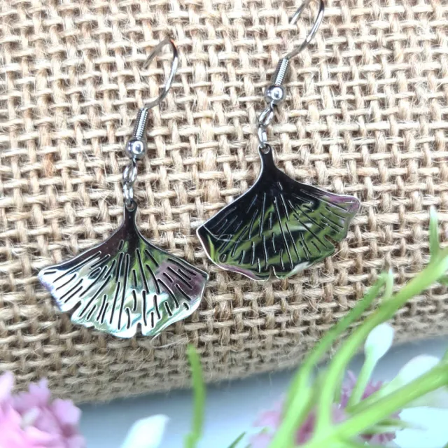 FAN LEAF EARRINGS