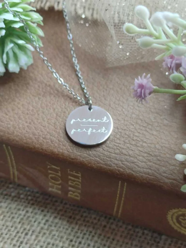 PRESENT OVER PERFECT DISC NECKLACE