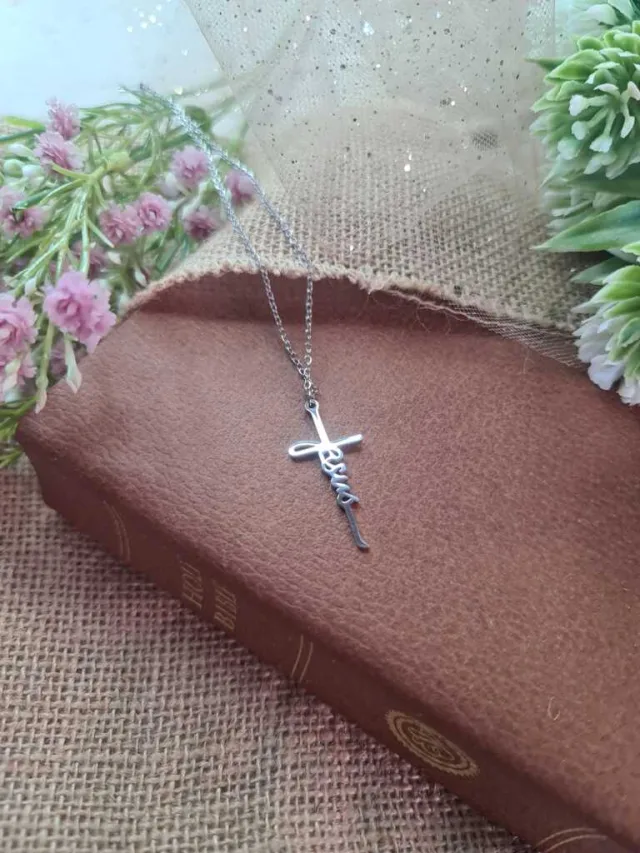 JESUS CROSS NECKLACE