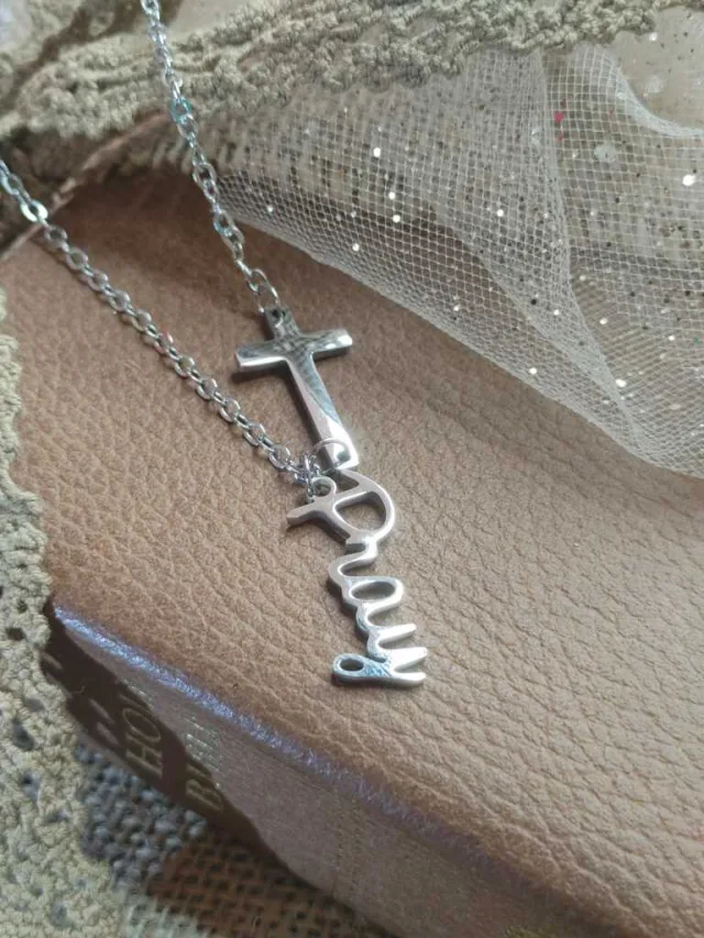 PRAY & CROSS NECKLACE