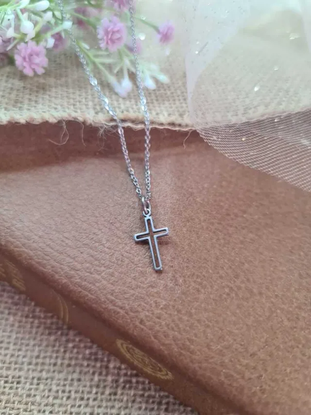 CROSS CUTOUT NECKLACE