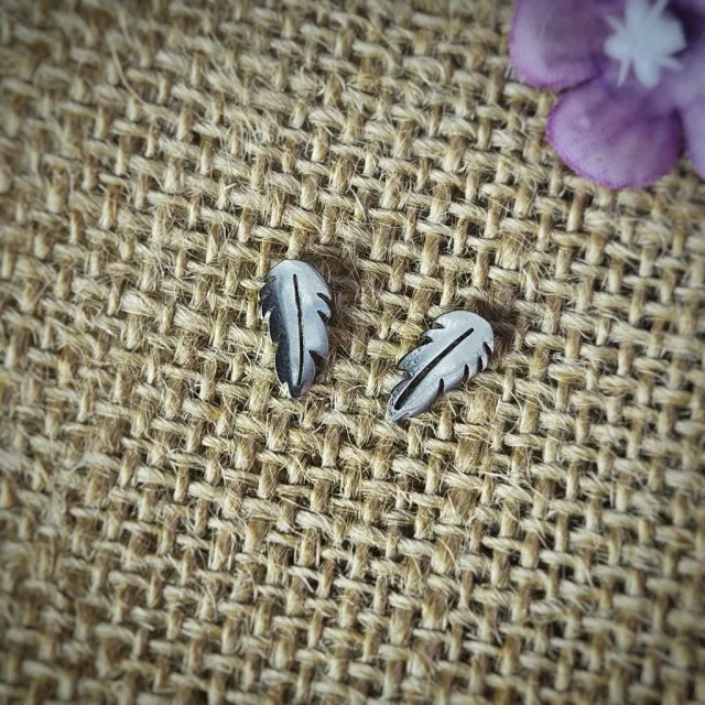FEATHER STUD EARRINGS