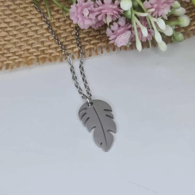 FEATHER NECKLACE