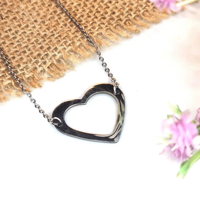 HEART OUTLINE NECKLACE
