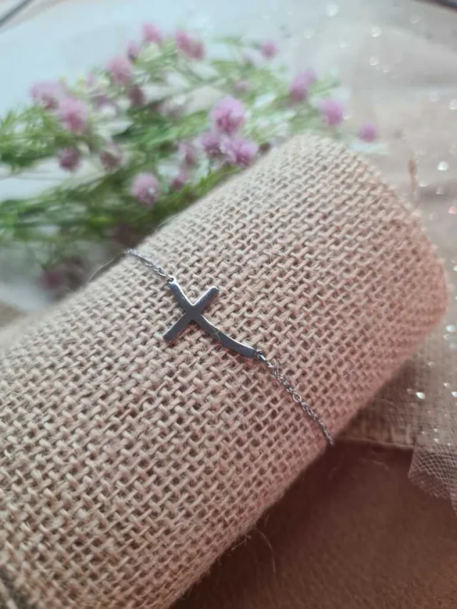 CURVED CROSS BRACELET
