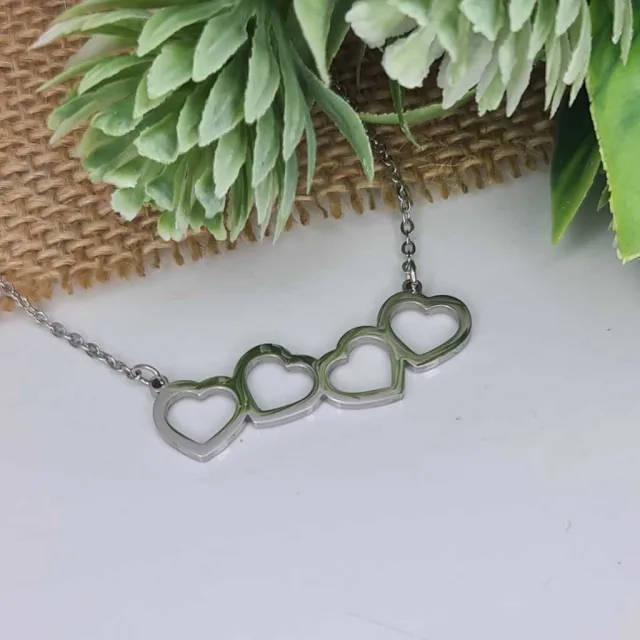 HEARTS NECKLACE