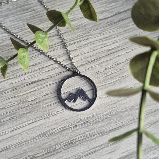 MOUNTAIN NECKLACE
