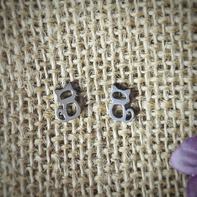 CUTE CAT STUD EARRINGS