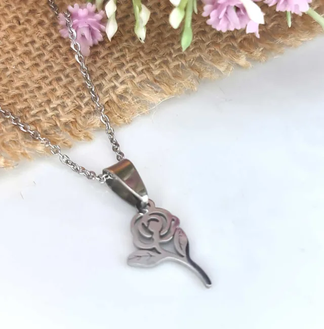 ROSE NECKLACE