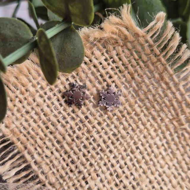 SNOWFLAKE STUD EARRINGS