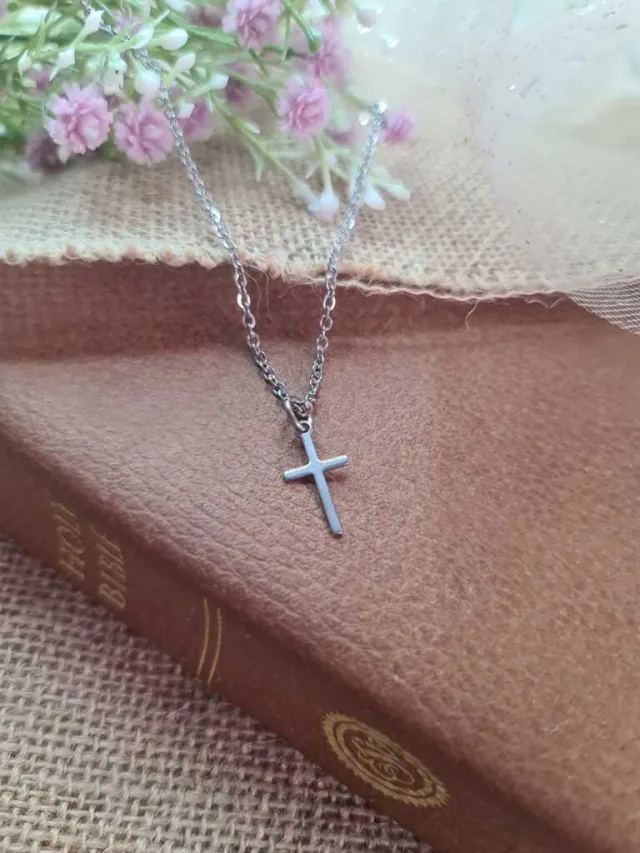 CROSS NECKLACE
