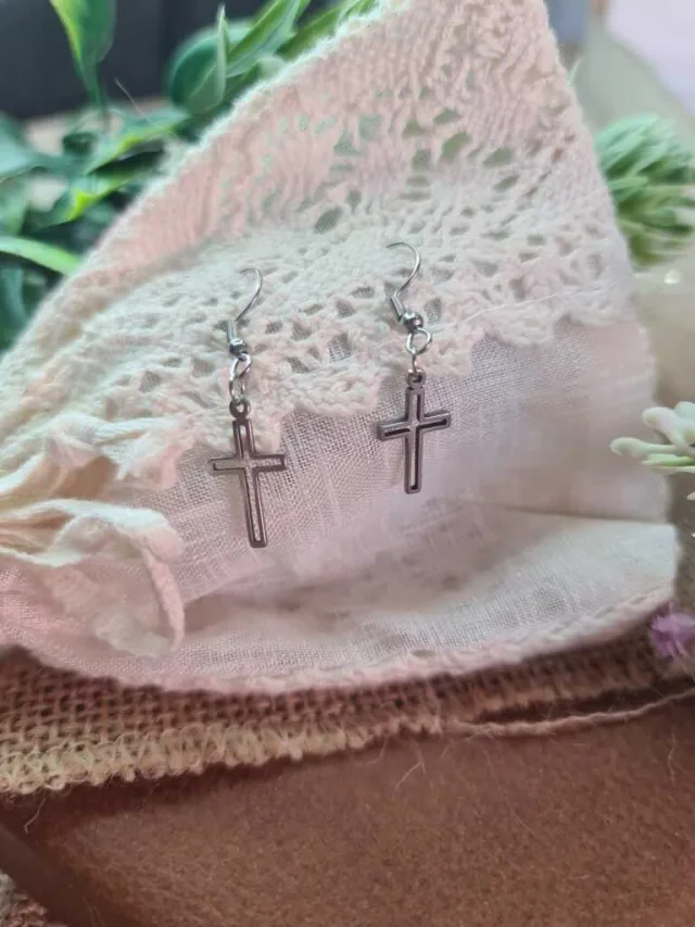 CROSS CUTOUT EARRINGS