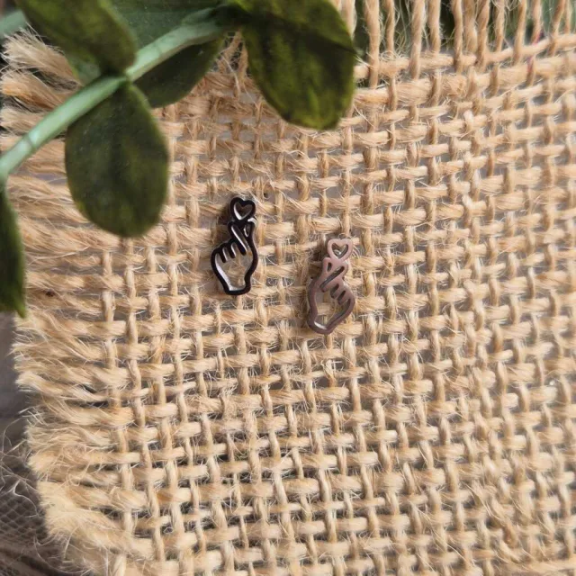 FINGER HEART EMOJI STUD EARRINGS