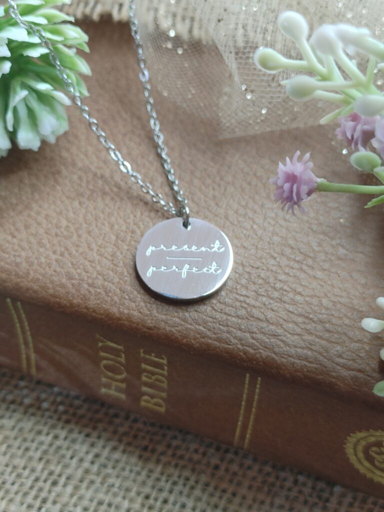 PRESENT OVER PERFECT DISC NECKLACE