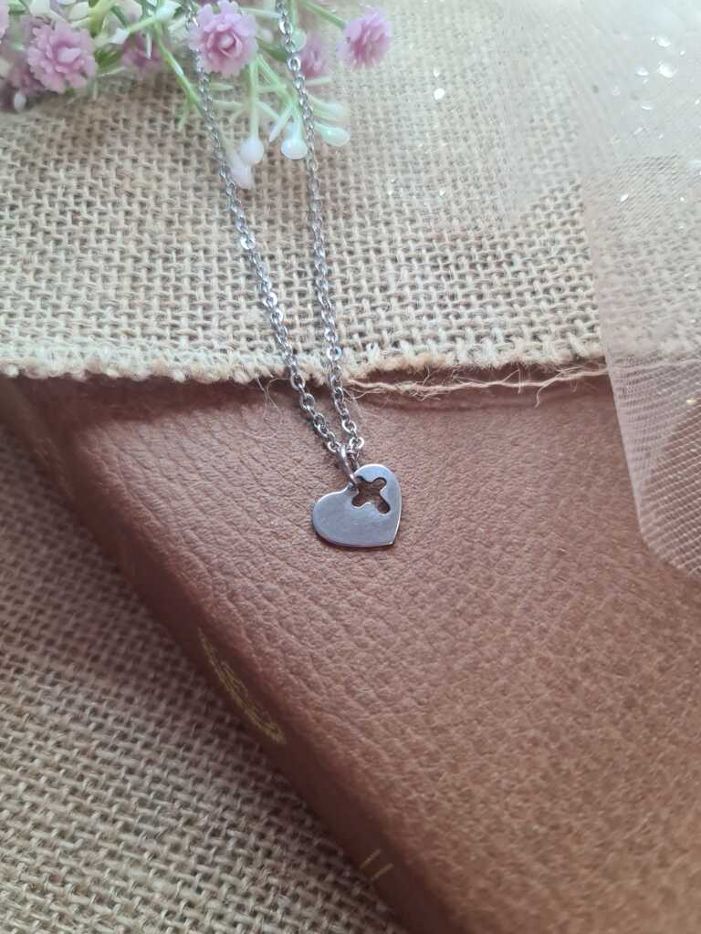 HEART & CROSS CUTOUT NECKLACE